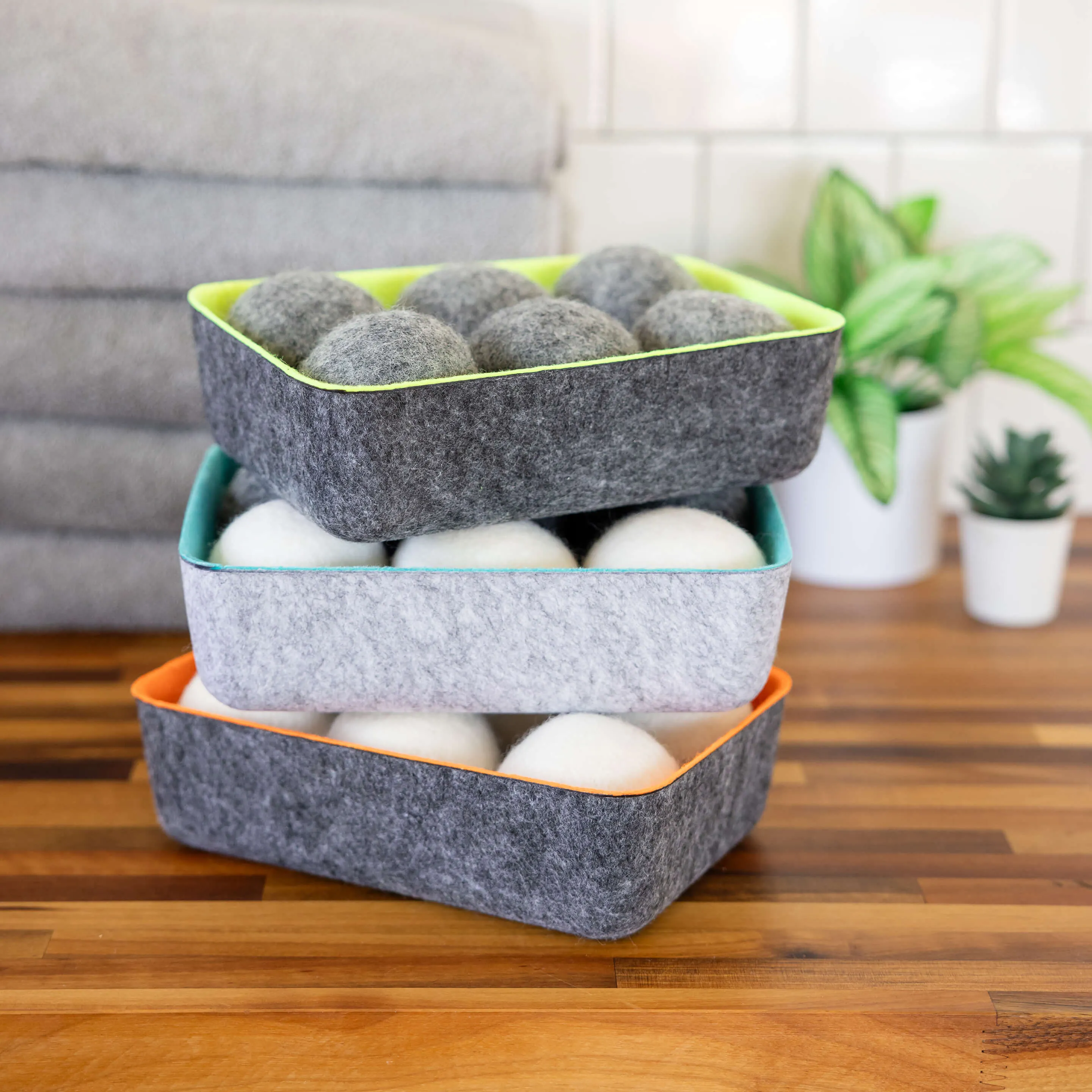 felt·like·it!™ dryer balls   storage bin s/6 GREY balls in GREEN felt bin
